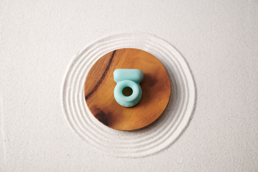 Ohnut vibrating ring surrounded by sand 